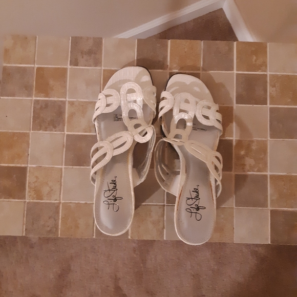 💥 5/$20 Dress sandals - Picture 2 of 4